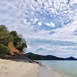 ** Affittacamere The Temak Malesia